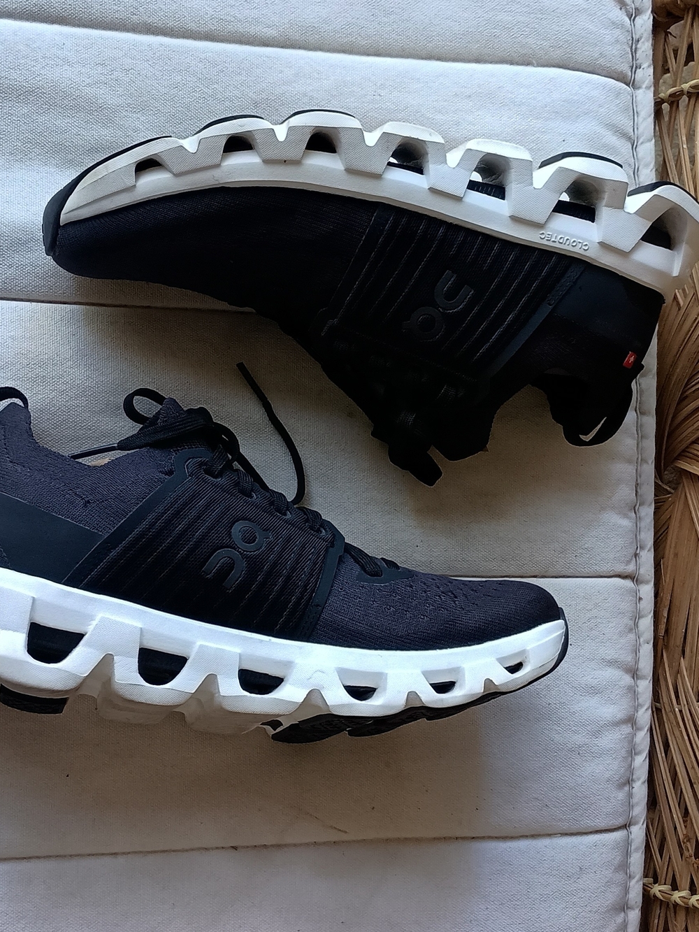 On Running And Brooks Collab Cloudswift 4 Running Black Shoes_9.5 - Picture 6 of 9